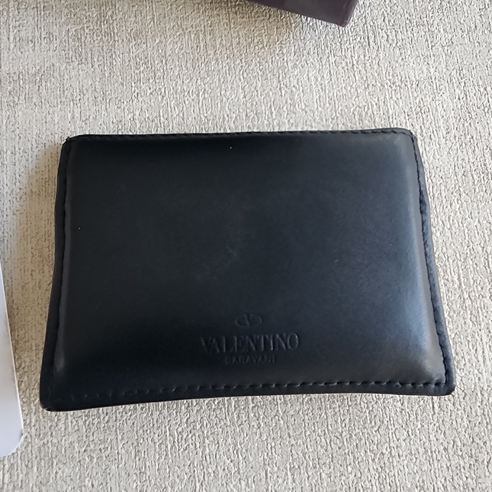 Authentic Valentino Garavani Cardholder - Picture 3 of 5